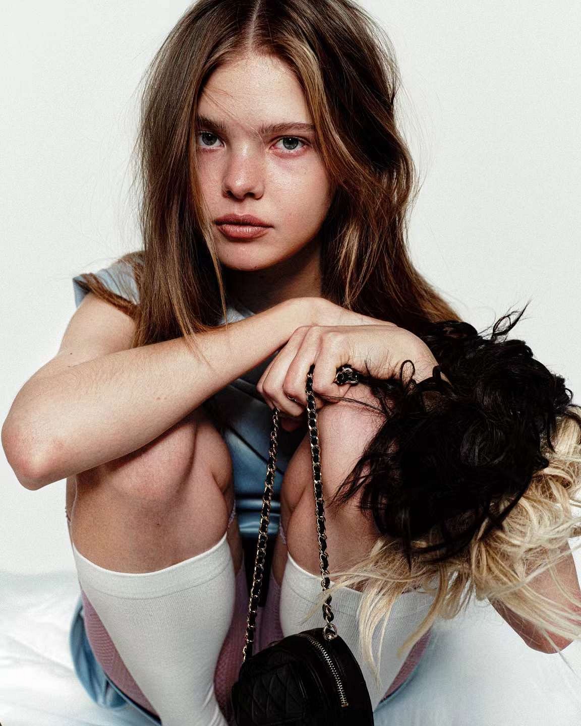Taya Kuchinskaya portfolio photo 10